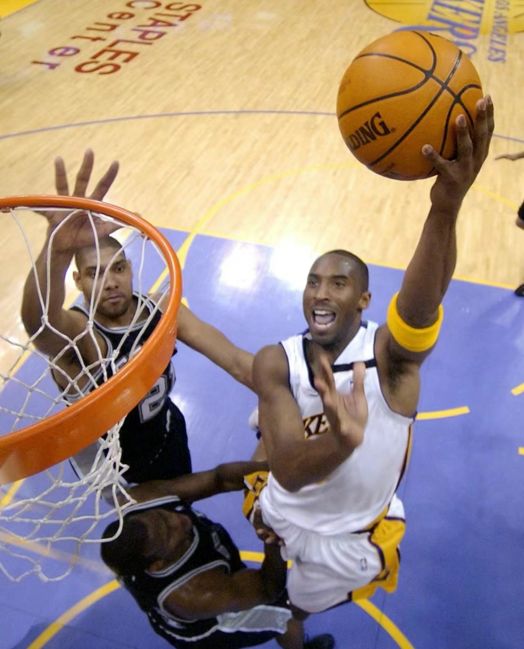 尼斯队客场逼平对手，保持不败纪录排名稳定的简单介绍