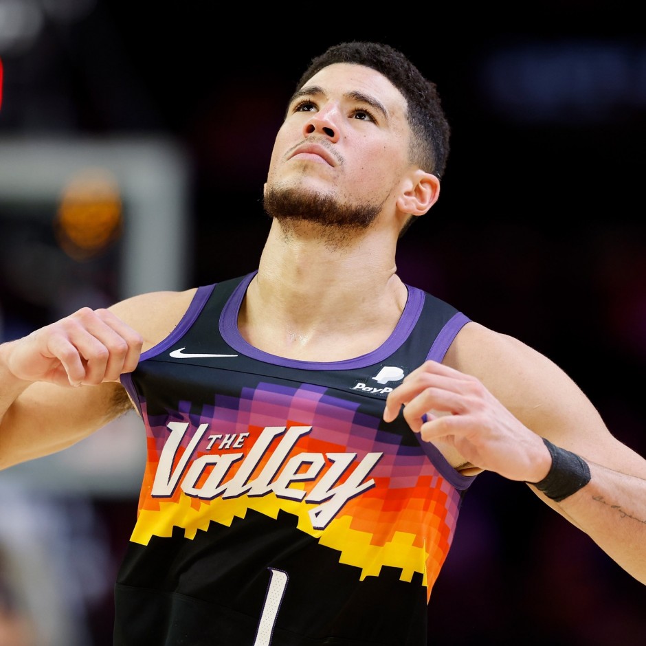 公牛横扫广东队,布克点燃赛场的简单介绍 公牛横扫广东队,布克点燃赛场的简单介绍