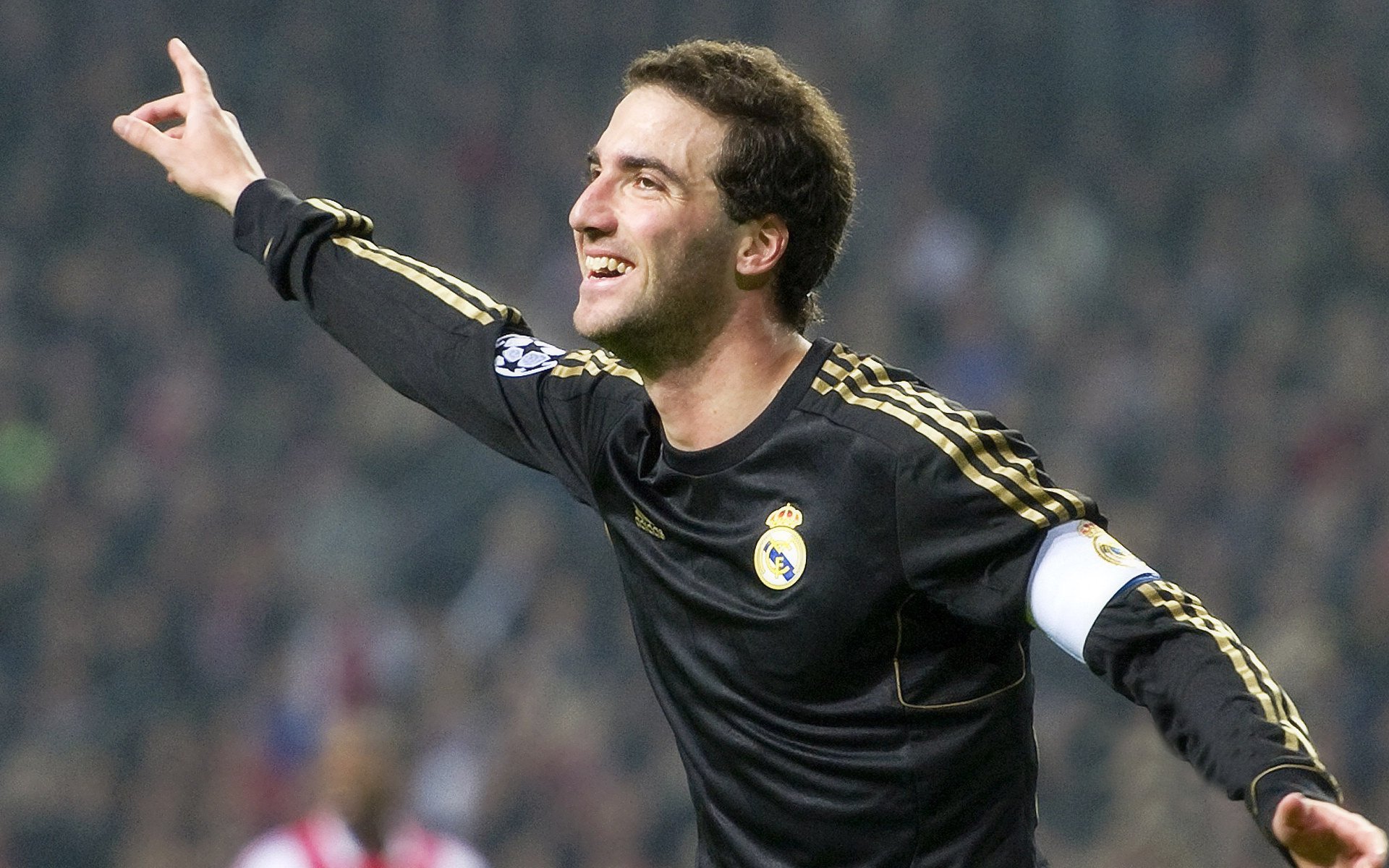 世界杯焦点战背后的城市对决，深圳科技封锁新疆铁骑？